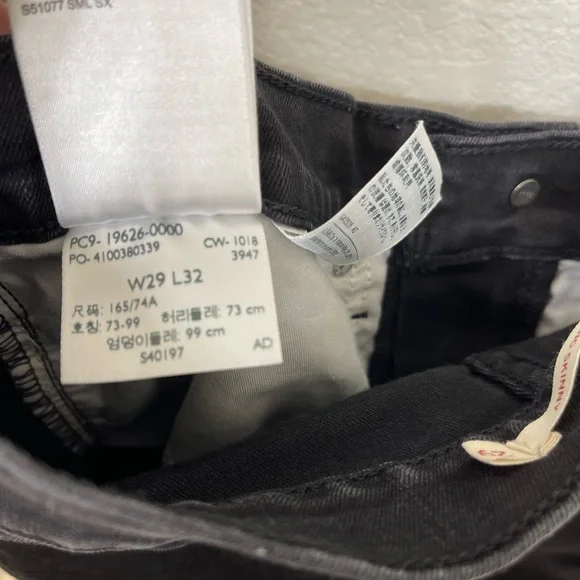 Like New Levi’s 311 Shaping Skinny Jeans - Size 29 x 32 - Soft Black - Picture 7 of 7